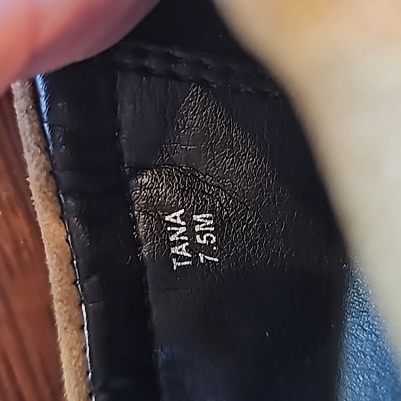 Donald J. Pliner Tan Flats with Gold Studs 6.5/7 - Picture 8 of 10